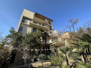 გირავდება 10 ოთახიანი ბინა - თბილისი