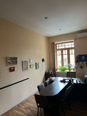 იყიდება 10 ოთახიანი ბინა - თბილისი