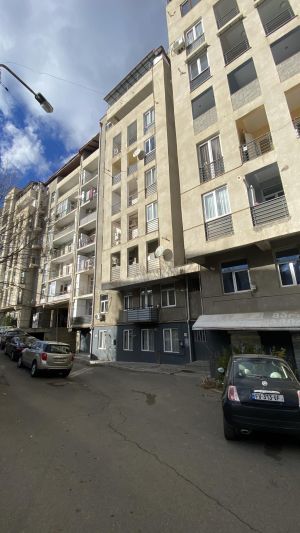 იყიდება 3 ოთახიანი ბინა - თბილისი