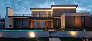 იყიდება 8 ოთახიანი სახლი - თბილისი