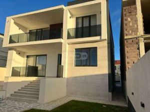 იყიდება 5 ოთახიანი სახლი - თბილისი