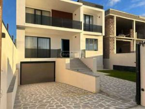 იყიდება 5 ოთახიანი სახლი - თბილისი