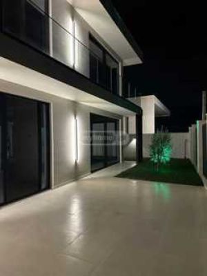 იყიდება 5 ოთახიანი სახლი - თბილისი