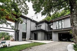 იყიდება 8 ოთახიანი სახლი - თბილისი