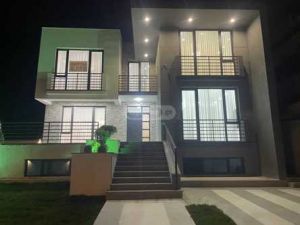 იყიდება 8 ოთახიანი სახლი - თბილისი