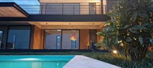 იყიდება 8 ოთახიანი სახლი - თბილისი