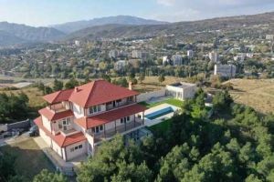 ქირავდება 10 ოთახიანი სახლი - თბილისი