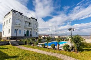 ქირავდება 10 ოთახიანი სახლი - თბილისი