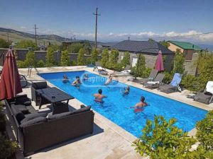 ქირავდება 10 ოთახიანი სახლი - თბილისი