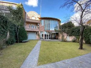 ქირავდება 8 ოთახიანი სახლი - თბილისი