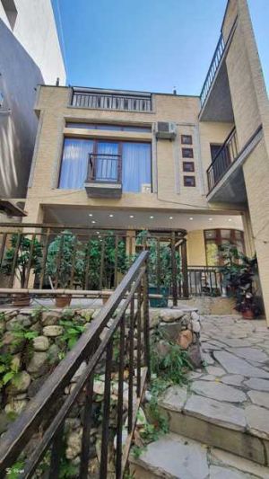 ქირავდება 8 ოთახიანი სახლი - თბილისი