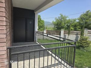 იყიდება 4 ოთახიანი სახლი - თბილისი