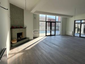 იყიდება 8 ოთახიანი სახლი - თბილისი