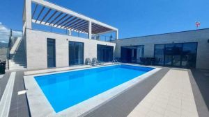 იყიდება 8 ოთახიანი სახლი - თბილისი