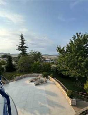 იყიდება 7 ოთახიანი სახლი - თბილისი