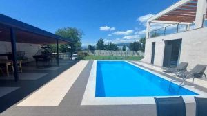 იყიდება 8 ოთახიანი სახლი - თბილისი