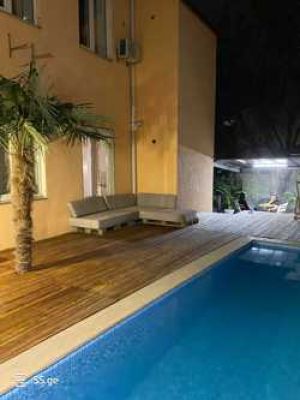 ქირავდება 11 ოთახიანი სახლი - თბილისი