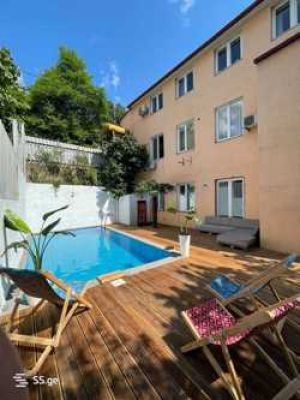 ქირავდება 11 ოთახიანი სახლი - თბილისი