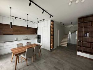 იყიდება 5 ოთახიანი ბინა - თბილისი