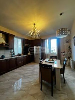 იყიდება 5 ოთახიანი ბინა - თბილისი