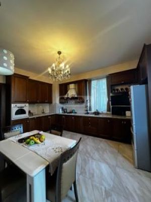 იყიდება 5 ოთახიანი ბინა - თბილისი