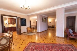 იყიდება 6 ოთახიანი ბინა - თბილისი