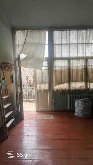 იყიდება 10 ოთახიანი სახლი - თბილისი