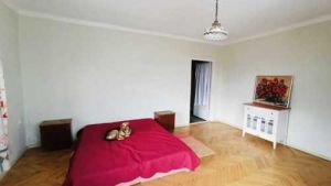 იყიდება 7 ოთახიანი სახლი - თბილისი