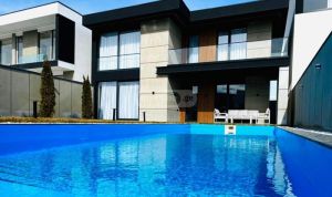 იყიდება 10 ოთახიანი სახლი - თბილისი