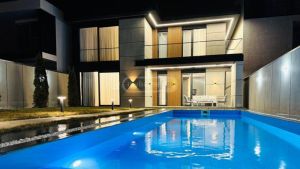 იყიდება 10 ოთახიანი სახლი - თბილისი