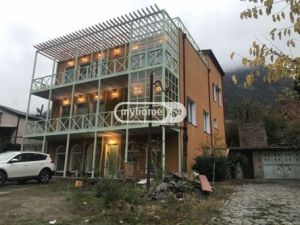 იყიდება 10 ოთახიანი სახლი - თბილისი