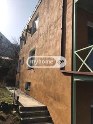 იყიდება 10 ოთახიანი სახლი - თბილისი