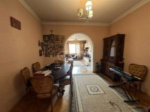 იყიდება 5 ოთახიანი ბინა - თბილისი