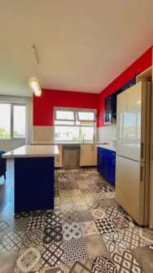 იყიდება 6 ოთახიანი სახლი - თბილისი