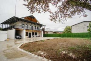 იყიდება 11 ოთახიანი სახლი - თბილისი