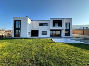 იყიდება 7 ოთახიანი სახლი - თბილისი