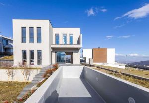 იყიდება 5 ოთახიანი სახლი - თბილისი