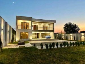 იყიდება 7 ოთახიანი სახლი - თბილისი