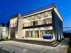 იყიდება 7 ოთახიანი სახლი - თბილისი