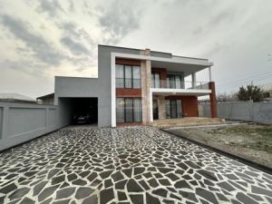 იყიდება 7 ოთახიანი სახლი - თბილისი