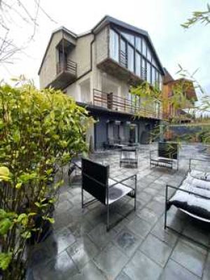 იყიდება 8 ოთახიანი სახლი - თბილისი