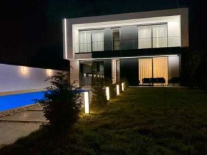 იყიდება 8 ოთახიანი სახლი - თბილისი