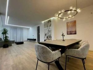 იყიდება 8 ოთახიანი სახლი - თბილისი