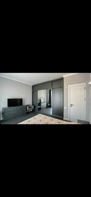 იყიდება 6 ოთახიანი სახლი - თბილისი