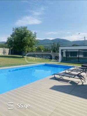 იყიდება 8 ოთახიანი სახლი - თბილისი