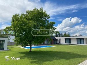 იყიდება 8 ოთახიანი სახლი - თბილისი