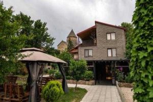 იყიდება 10 ოთახიანი სახლი - თბილისი