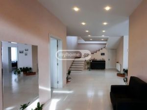 იყიდება 7 ოთახიანი სახლი - თბილისი