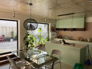 იყიდება 8 ოთახიანი სახლი - თბილისი