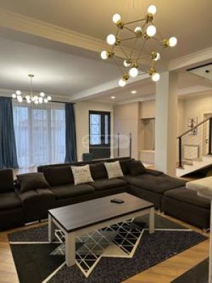 იყიდება 7 ოთახიანი სახლი - თბილისი